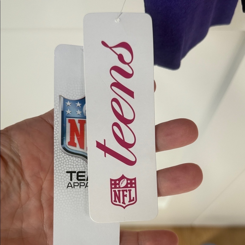 BNWT NFL Minnesota Vikings Purple and Gold Tee - Picture 3 of 4